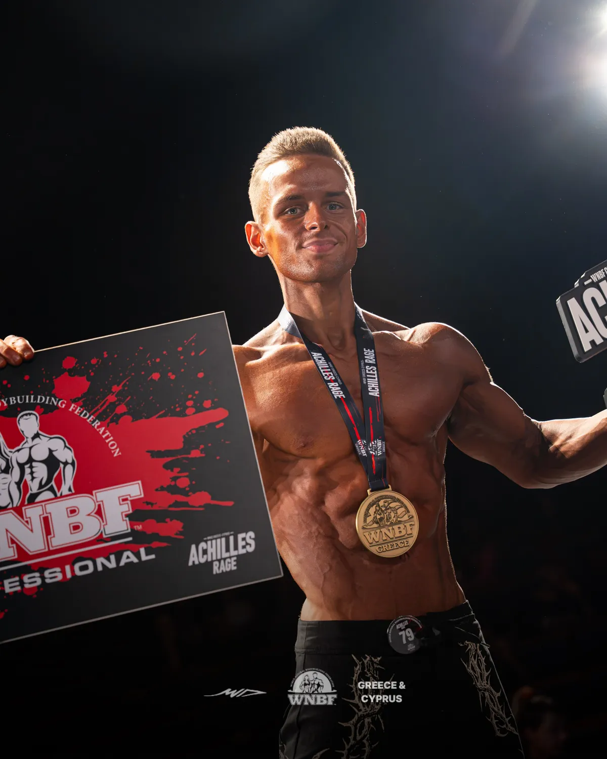 Nikodem Milewczyk z kartą WNBF PRO