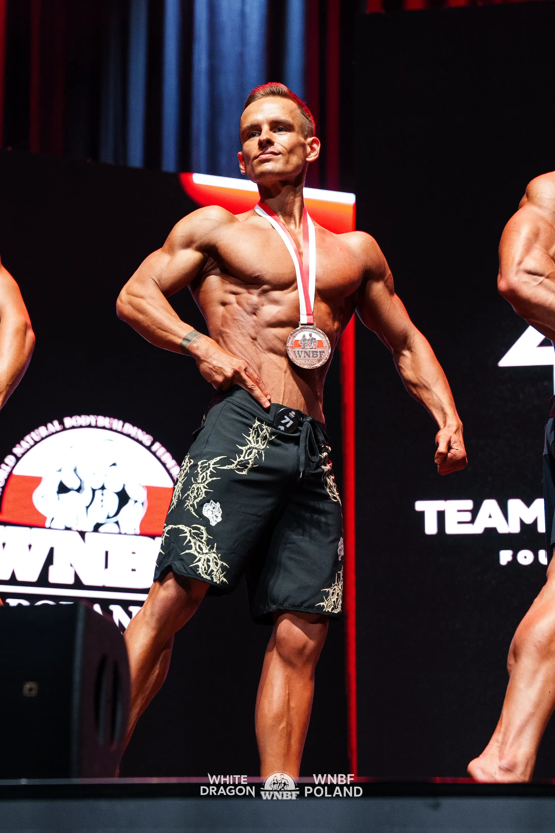 Występ na scenie zawodów kulturystycznych Nikodem Milewczyk – Trener Personalny